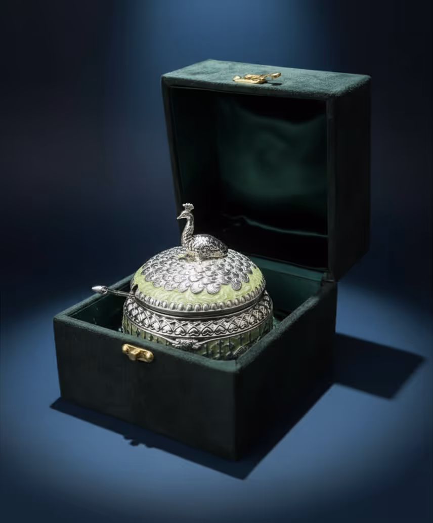 image of a display case in a jewelry store