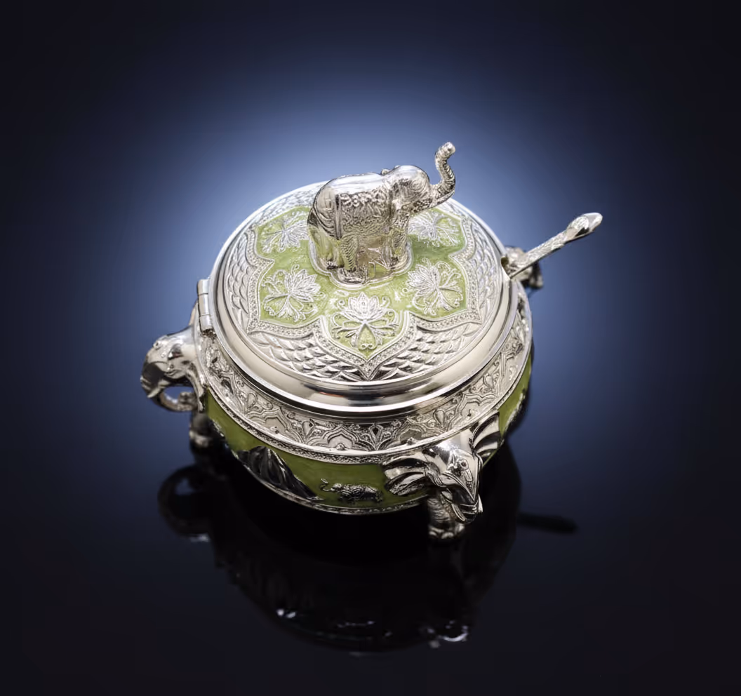 image of a display case in a jewelry store