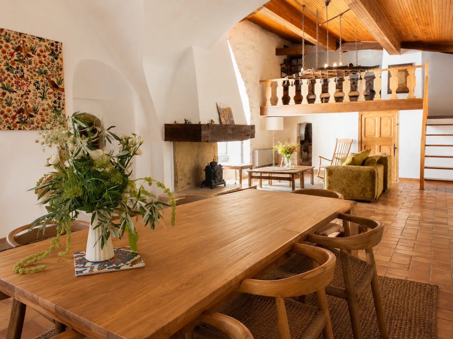 La Salle du Mas reception room, large rectangular table set up for a banquet, rustic and Mediterranean decor, warm beige walls