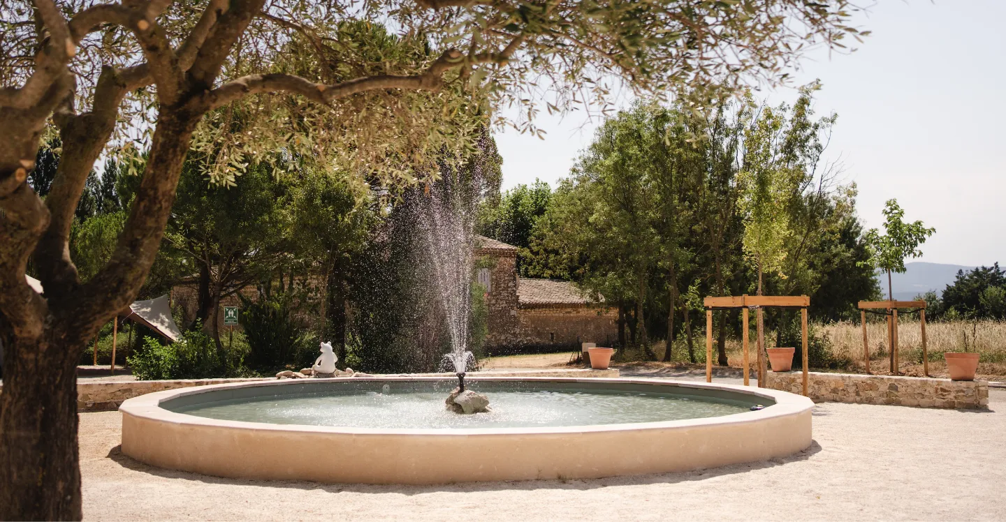 La fontaine au Domaine de la Vivande