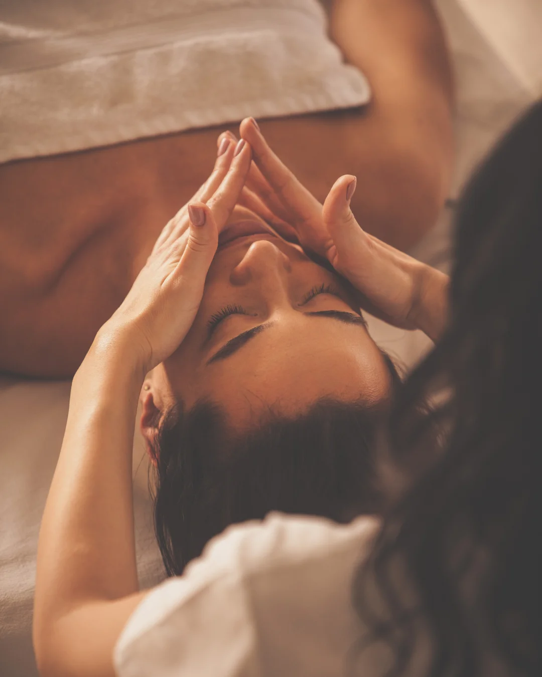 Massage cranien head spa Gatineau - technique de relaxation profonde du cuir chevelu