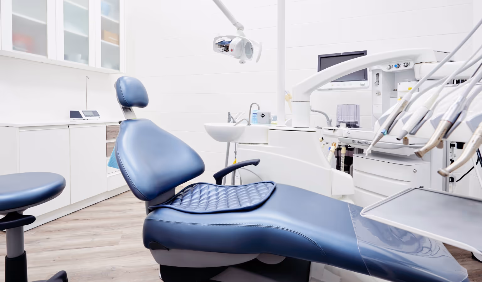 Cómo identificar un equipo dental de alta calidad: Más allá de la marca y el precio