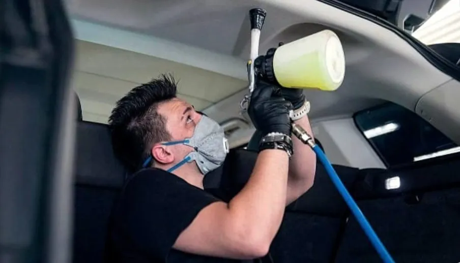 Passo a passo detalhado: como limpar o teto do carro corretamente