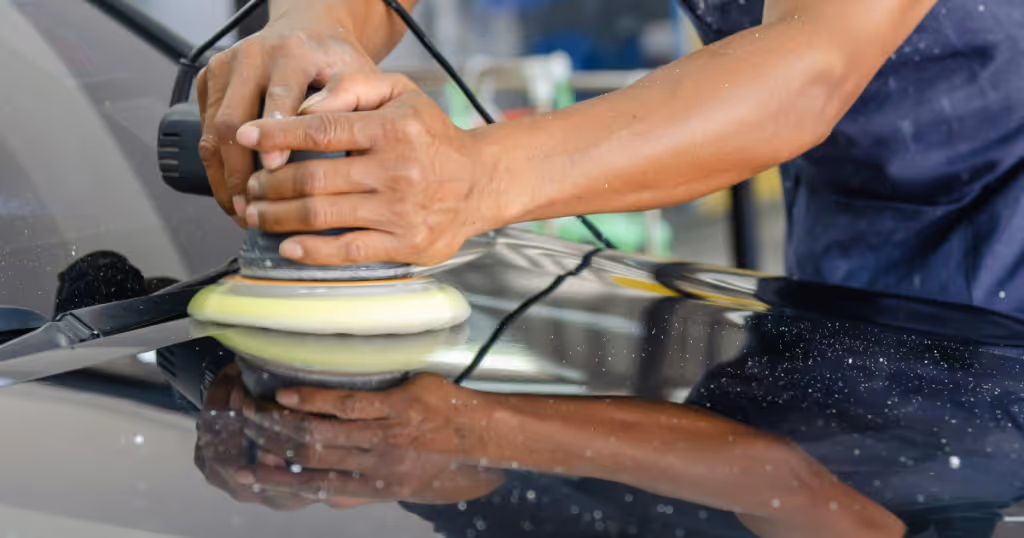 Aplicação correta de ceras automotivas proporciona proteção duradoura e acabamento profissional