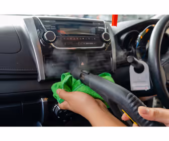 Itens essenciais para quem busca como limpar o painel de carro com segurança