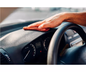 Resultado final de como limpar o painel de carro corretamente sem danificar as peças