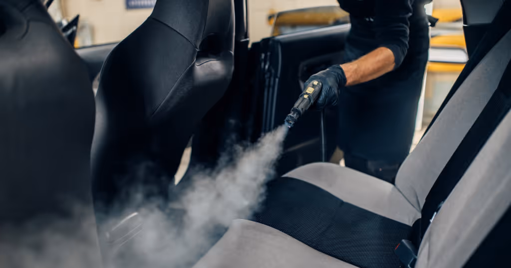 Lavagem automotiva interna com higienização detalhada de estofados