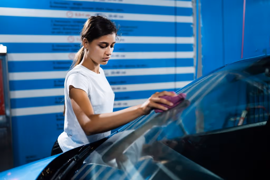 Como aplicar corretamente o produto limpa vidro automotivo antiembaçante em lava-rápido