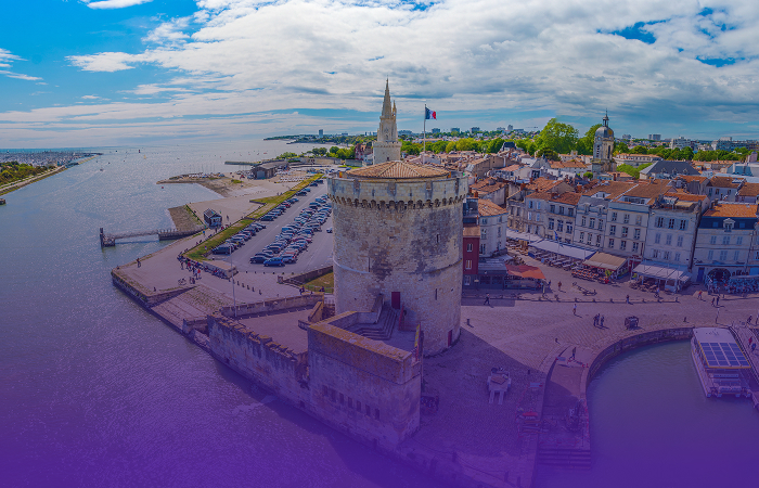 Vue aérienne du Vieux Port de la ville de La Rochelle 