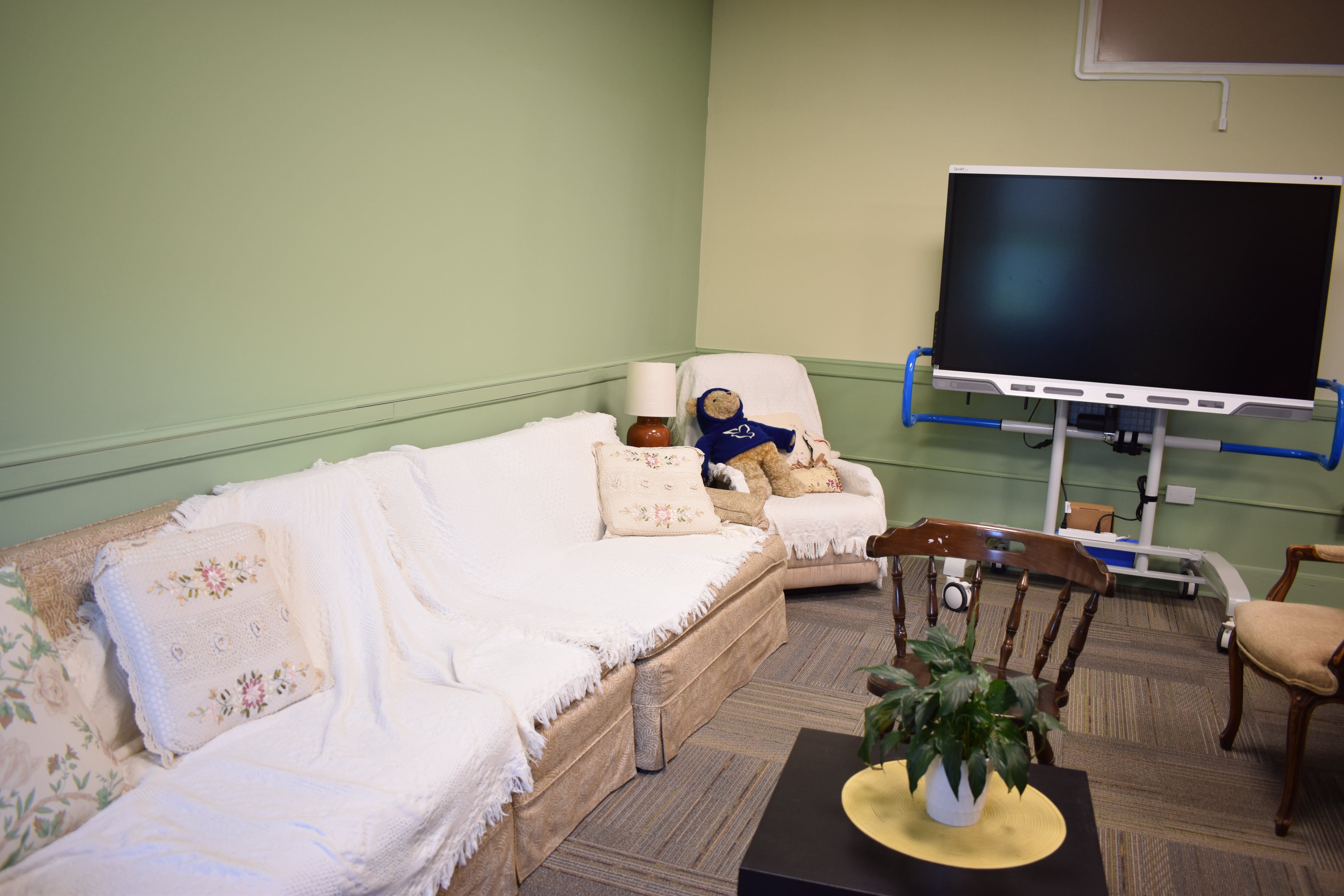 The sitting area in the kids' library, the special board is visible. 