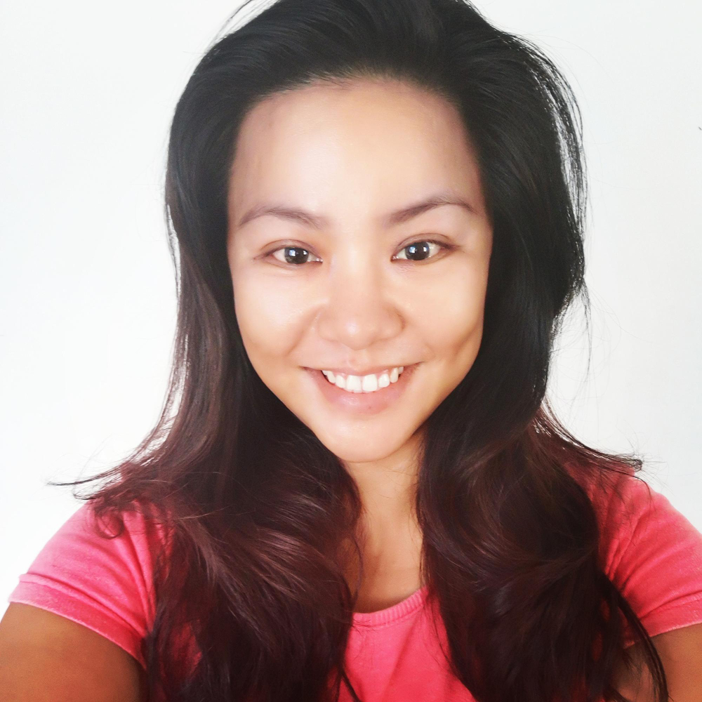 Latina Woman Headshot – Natural Light Portrait.