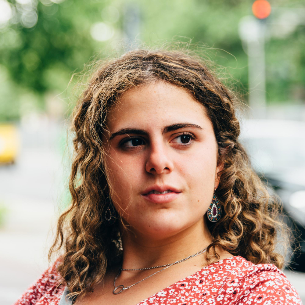 Latina Woman Headshot – Natural Light Portrait.