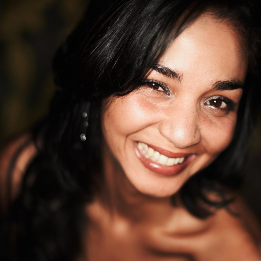 Latina Woman Headshot – Natural Light Portrait.