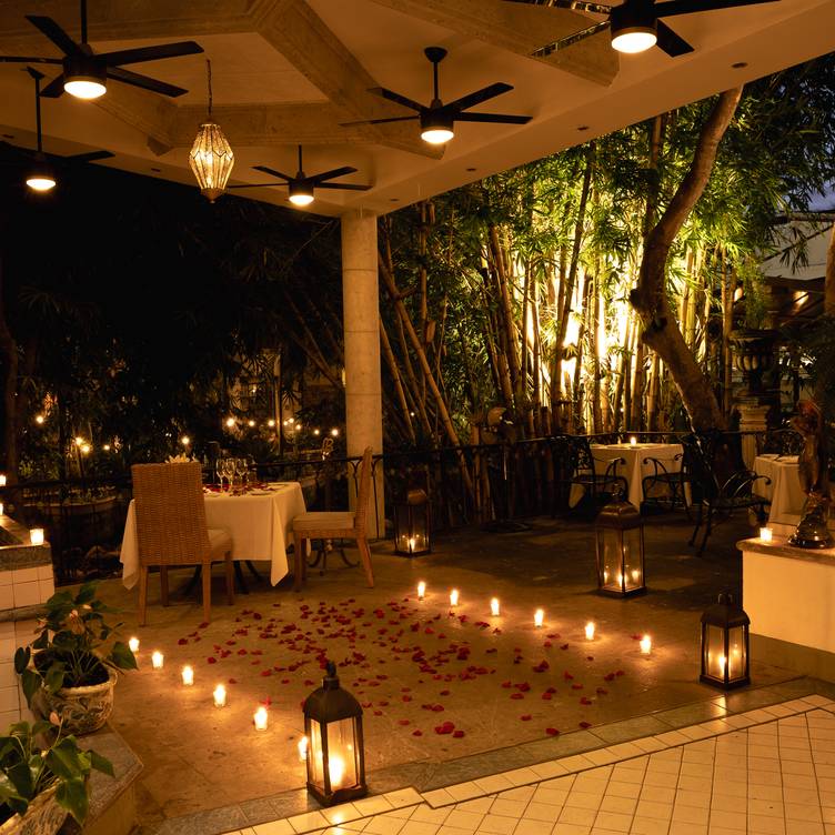 The garden aisle leading to the river