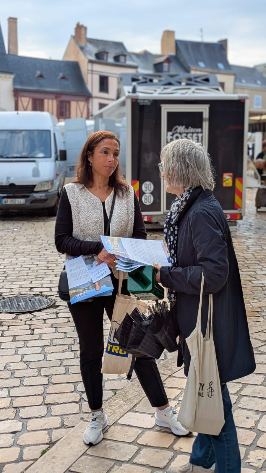Distribution de la lettre de candidature aux habitants