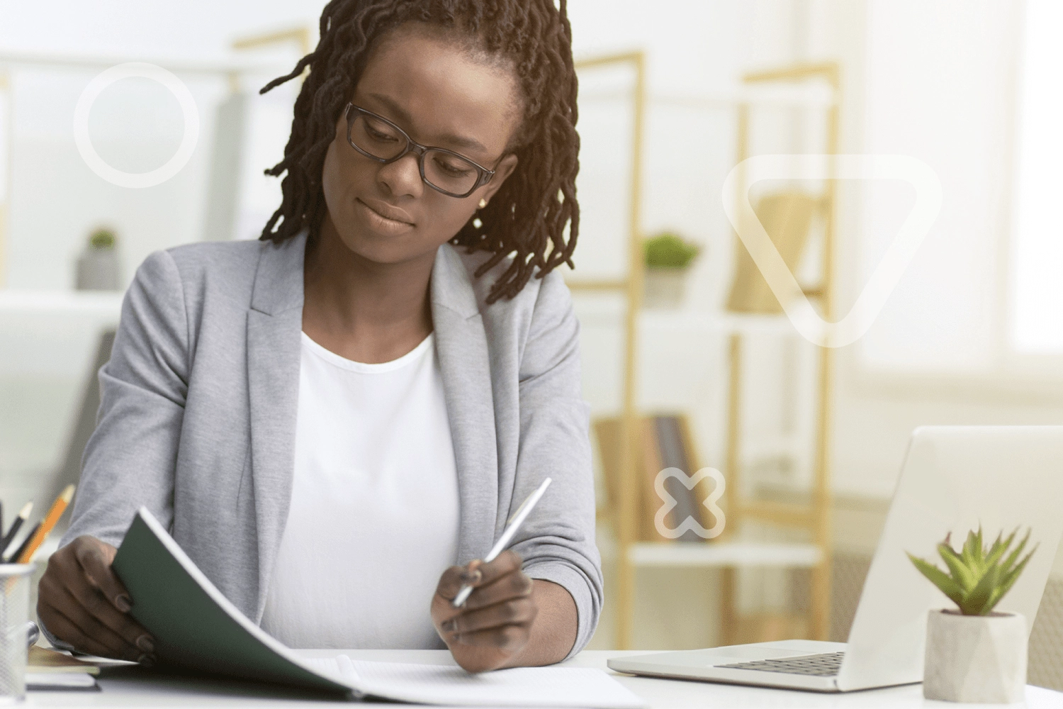 internal communicator strategizing their crisis communications plan