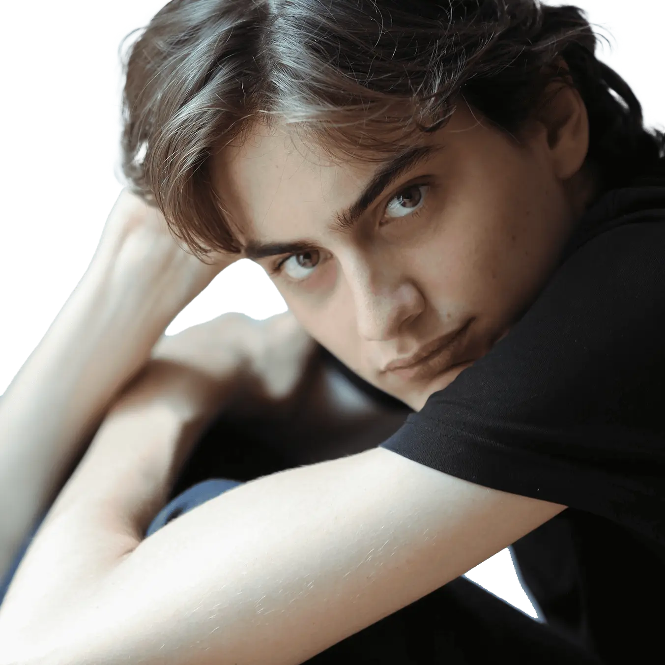 Portrait de Noé Castanier, comédien dans la pièce “Le Poids du Soleil”