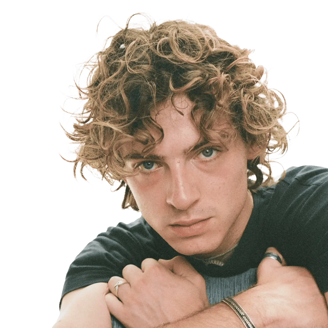 Portrait de Philibert Louis, auteur et metteur en scène de la pièce “Le Poids du Soleil”.