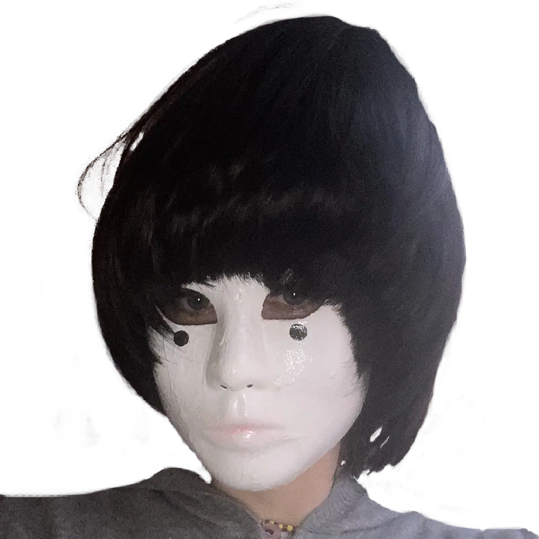 Portrait de Héloïse Bouchot, artiste costumière de la pièce “Le Poids du Soleil”.