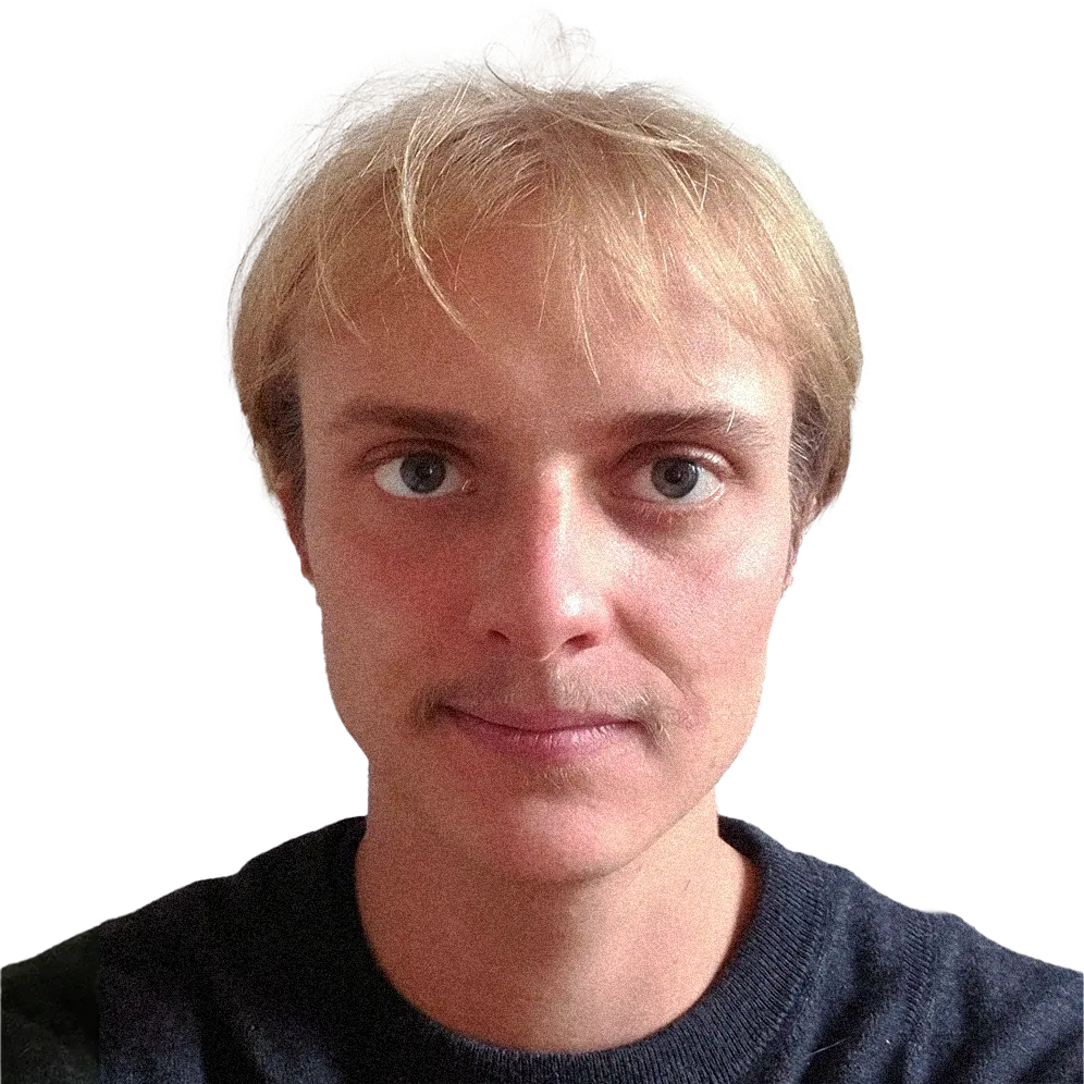 Portrait de Elliott Legrain, créateur lumière de la pièce “Le Poids du Soleil”.