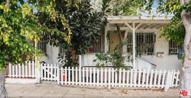 3027 W 60th Street, Los Angeles CA 90043