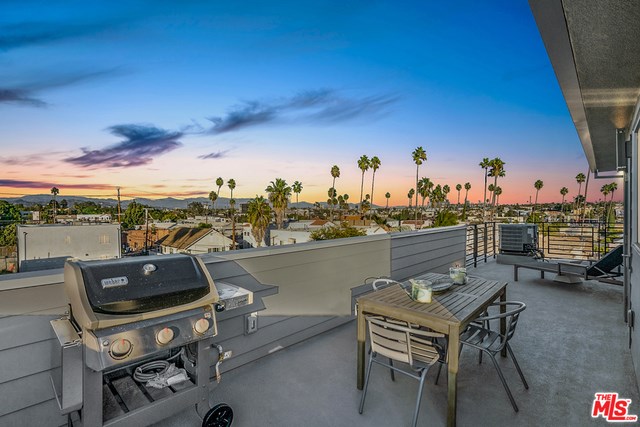 1/2 S Sycamore Avenue, Los Angeles CA 90019