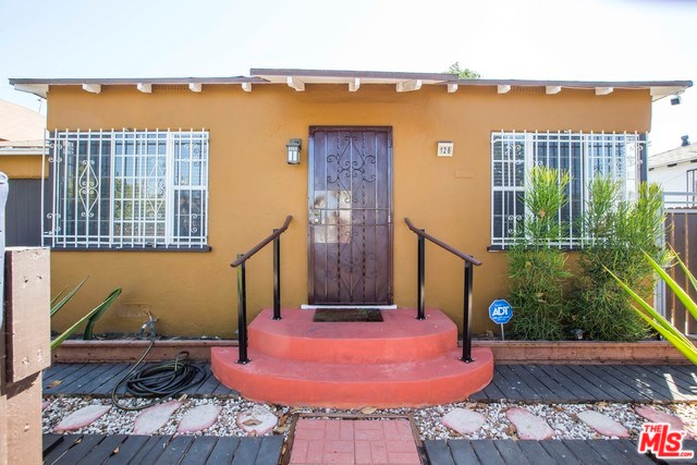 126 W 52ND Place, Los Angeles CA 90037