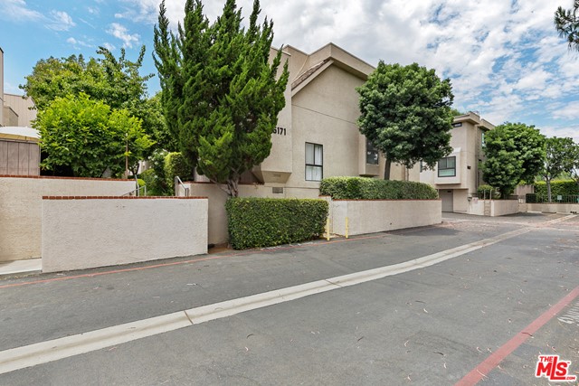 15171 Magnolia Boulevard # C, Sherman Oaks CA 91403
