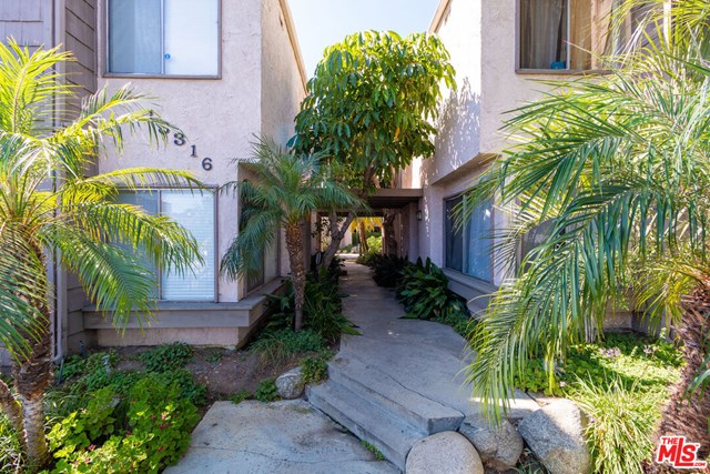 18316 Hatteras Street # 35, Tarzana CA 91356