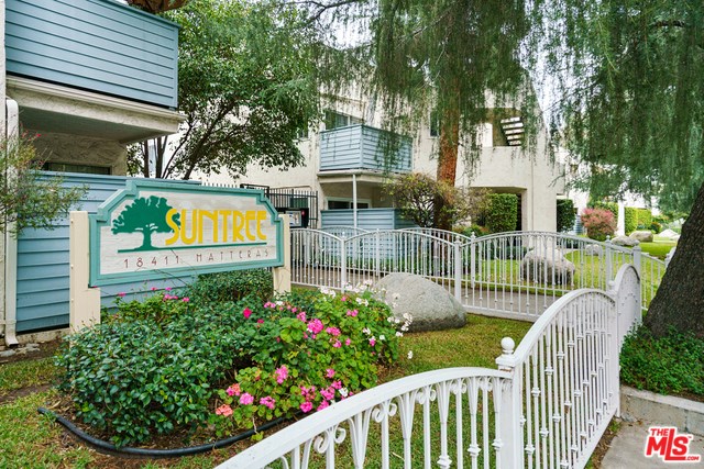 18411 HATTERAS Street # 140, Tarzana CA 91356