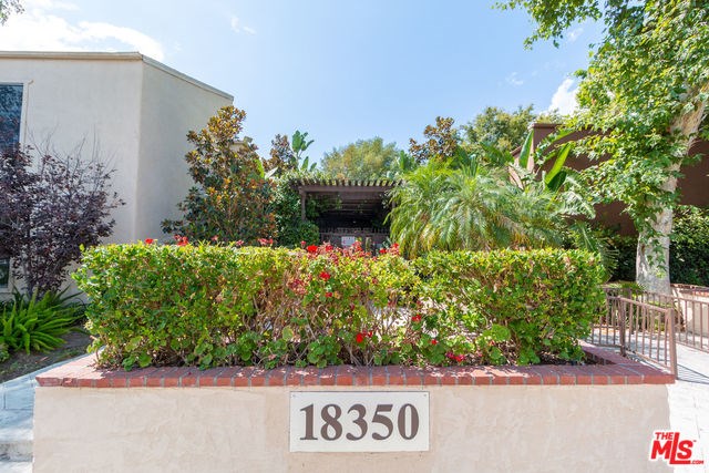 18350 HATTERAS Street # 208, Tarzana CA 91356