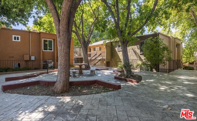 18350 HATTERAS Street # 222, Tarzana CA 91356