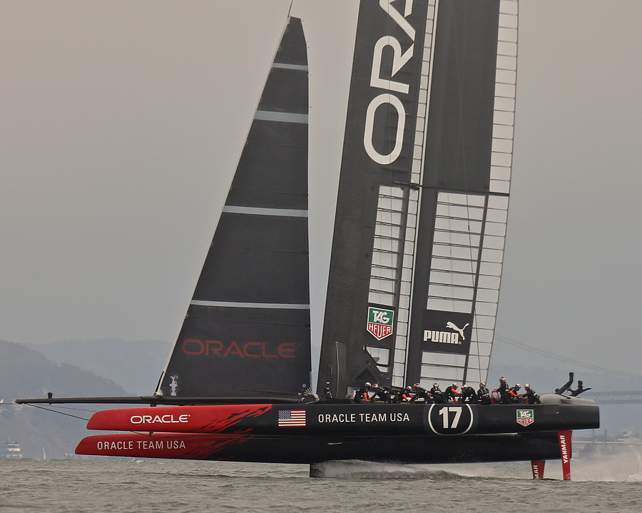 Oracle Americas cup boat hydro foiling