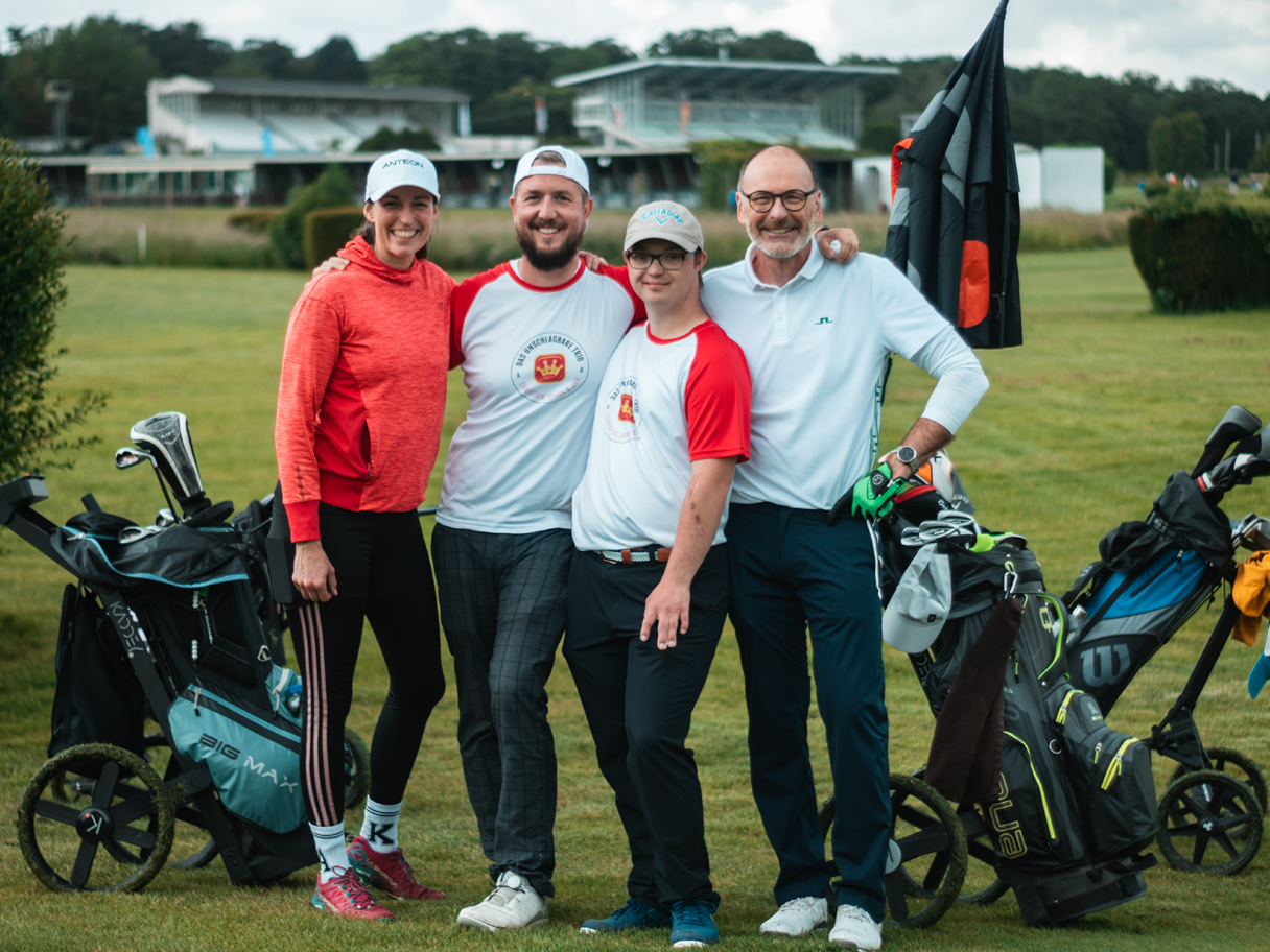 Fotografie, Event, Gruppenfoto von vier Personen beim Golfsport