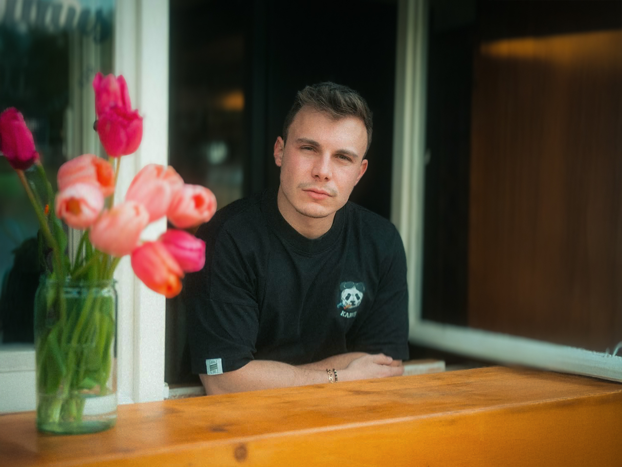 Fotografie, Menschen stoßen mit Wein an