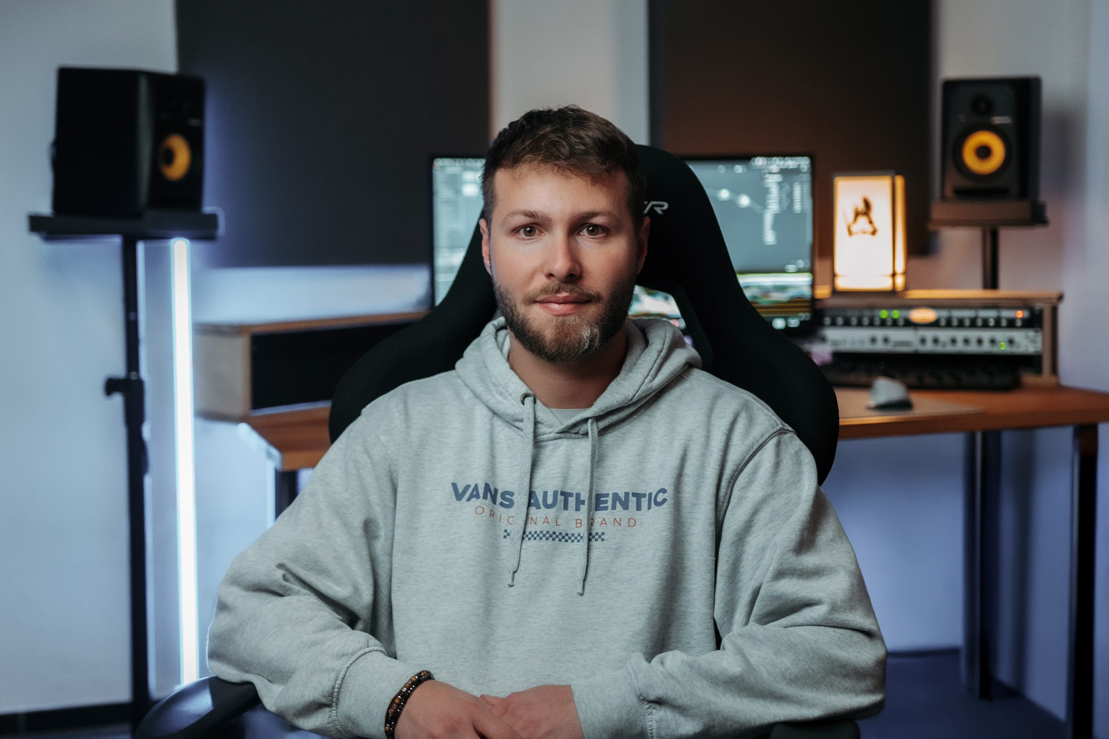 [team] image of teamwork in the studio