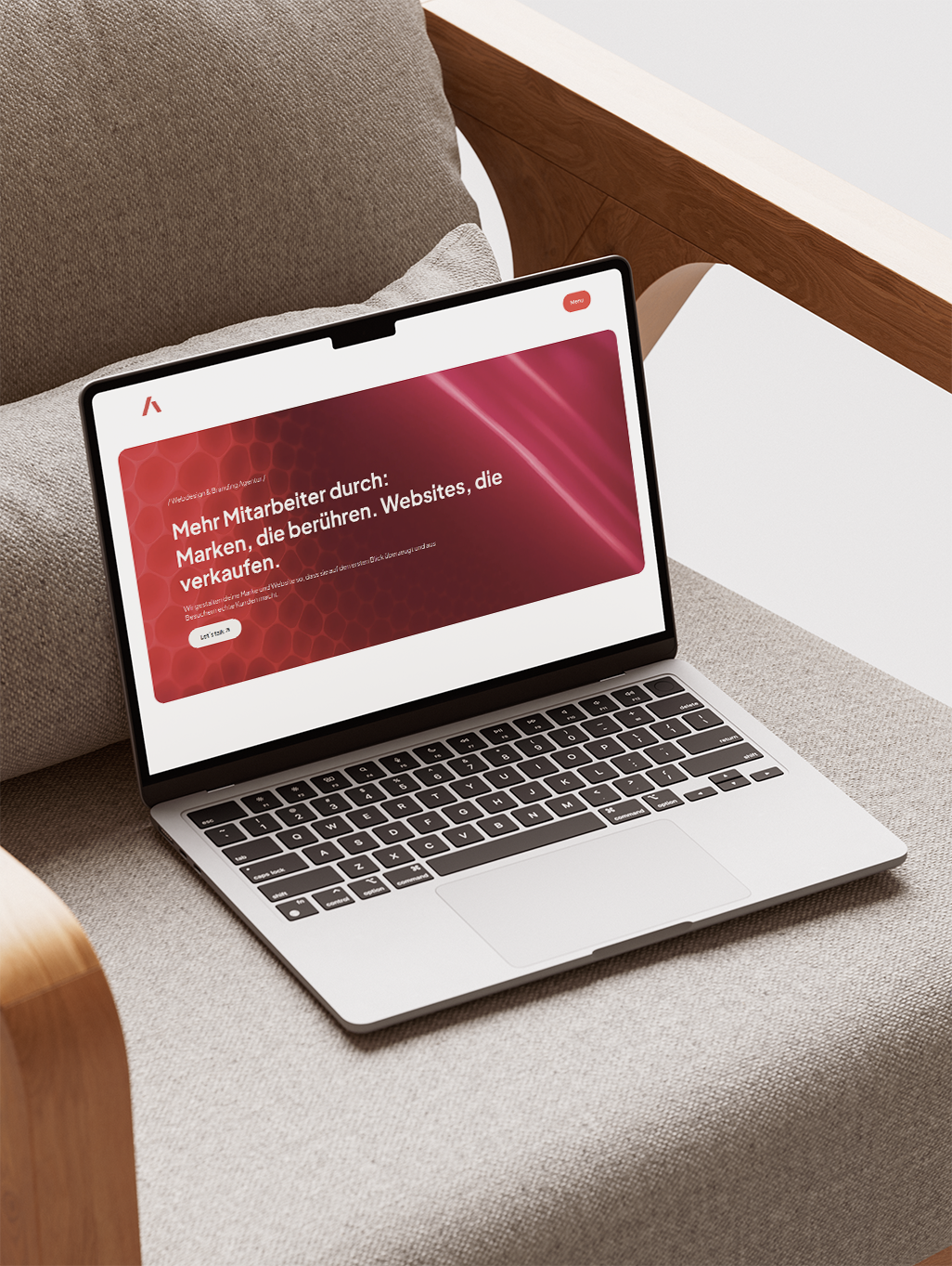 Laptop zeigt die Startseite der Askara Webdesign und Branding Agentur Dresden – professionelles Webdesign für starke Marken