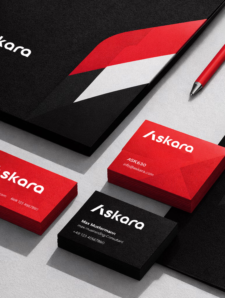 Corporate Identity Set der Askara Marketing GmbH – Visitenkarten, Mappe und Stift im Markenlook der Branding Agentur Dresden