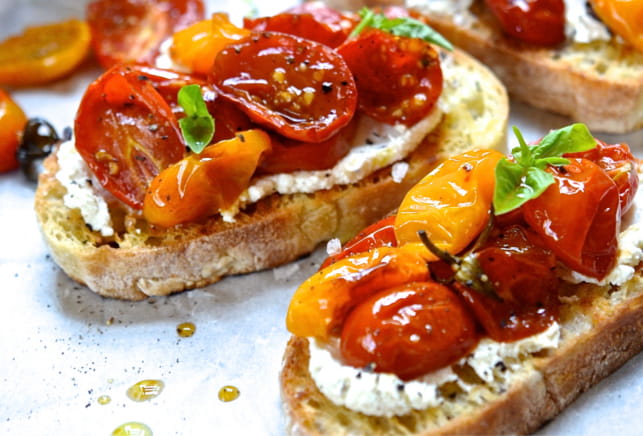 Italian bruschetta with tomatoes