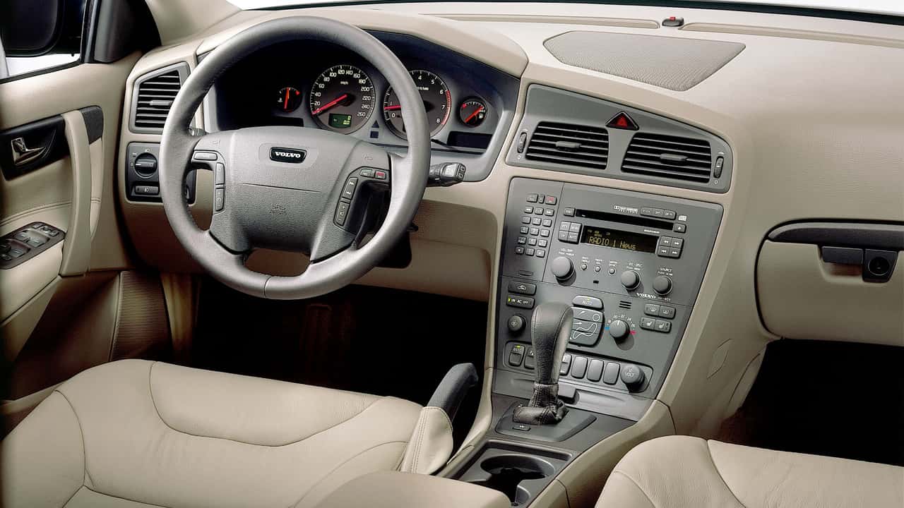 Volvo Heard You: More Buttons Are Coming Back