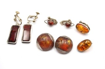 Pendientes de clip de ámbar