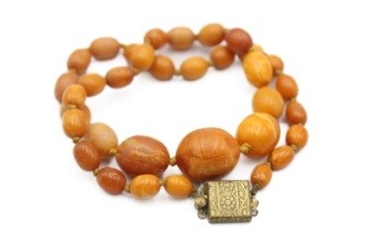 Cuentas de ámbar anudadas individualmente