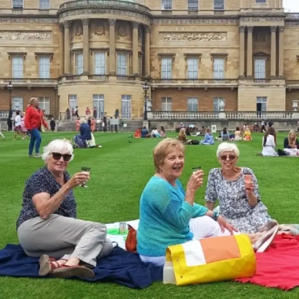 A picnic at the Palace