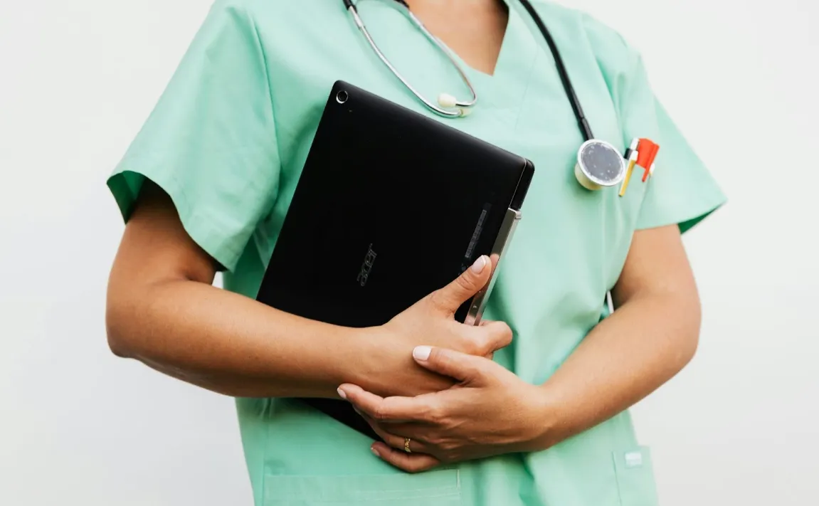 Tensions RH hospitalières : recruter ne suffit plus, il faut repenser l'organisation