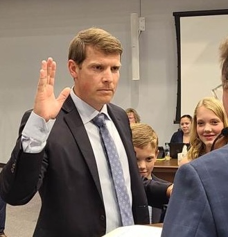 Timothy Swanson Sworn in as City of Hickory Attorney