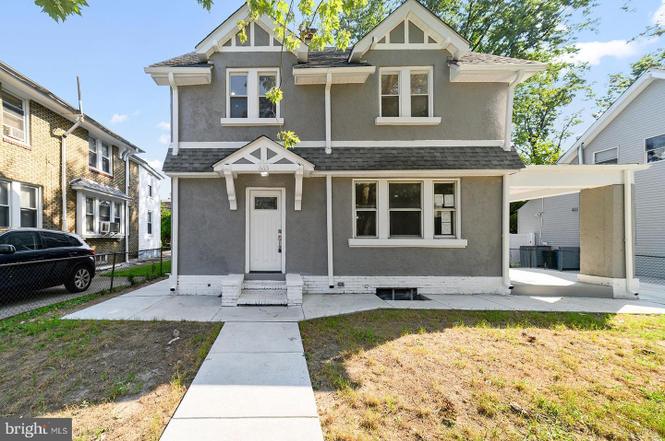 Gut-level renovation on Fern Street with strategic enhancements to all interior and exterior areas.