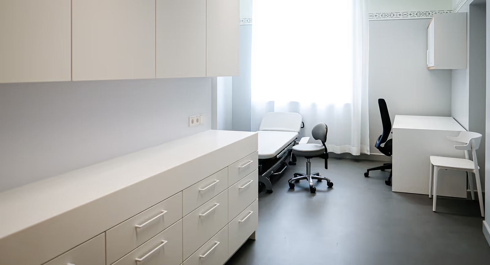 Managing Antimicrobial Resistance Without On-Site Specialists
