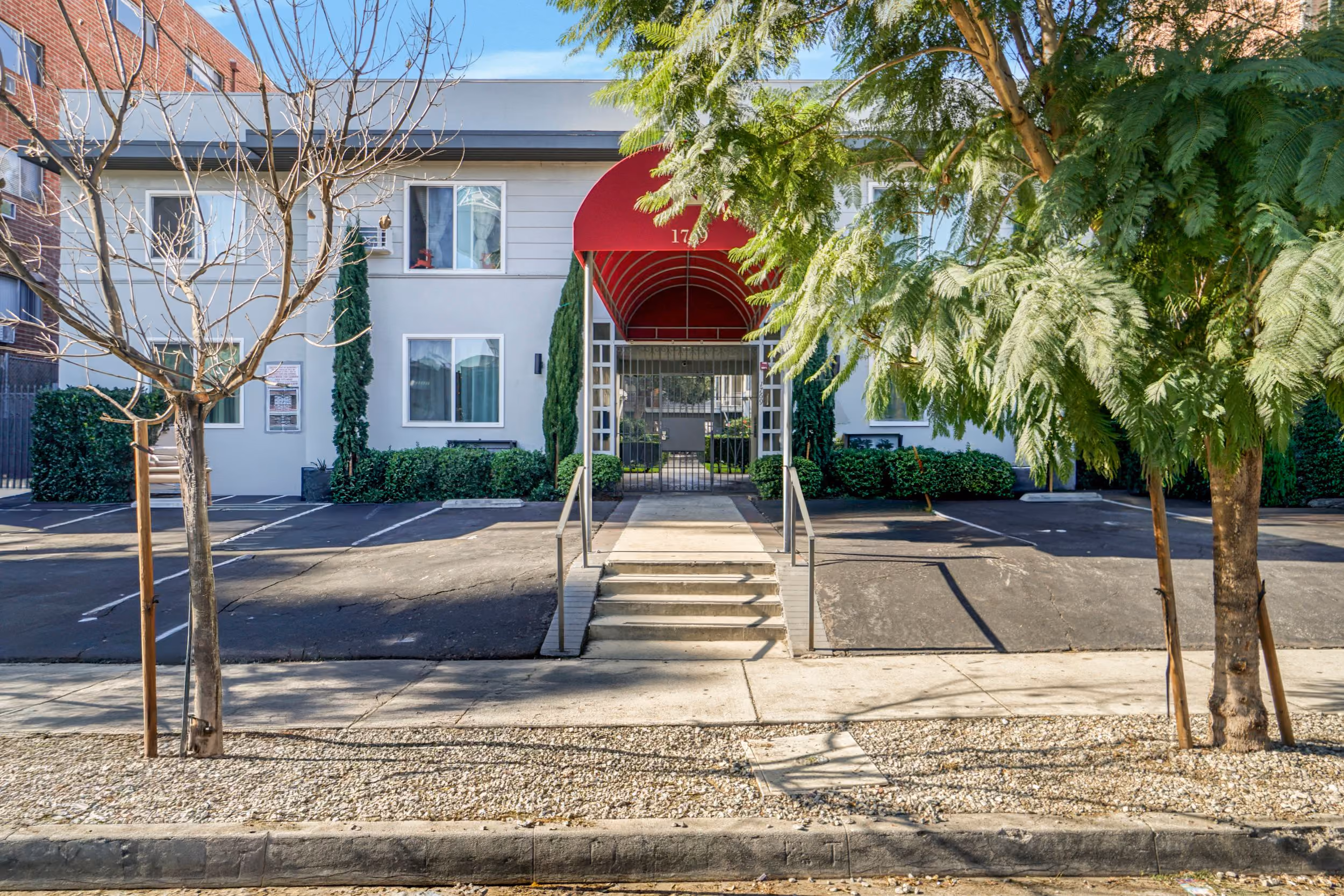 30-unit multifamily apartment building at 1769 N Orange Dr Los Angeles, CA 90028