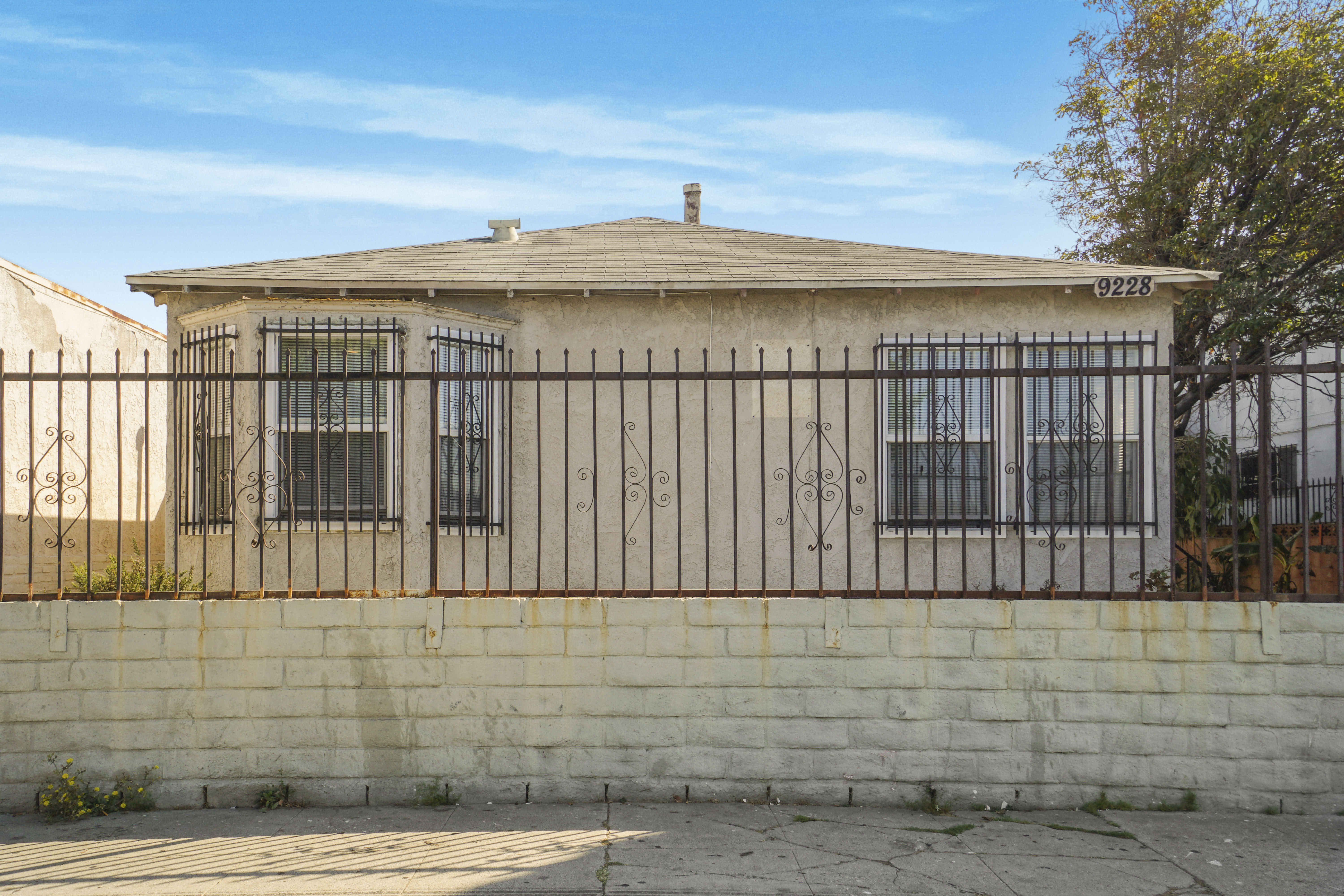 4-unit multifamily apartment building at 9228 S Western Ave, Los Angeles, CA 90047