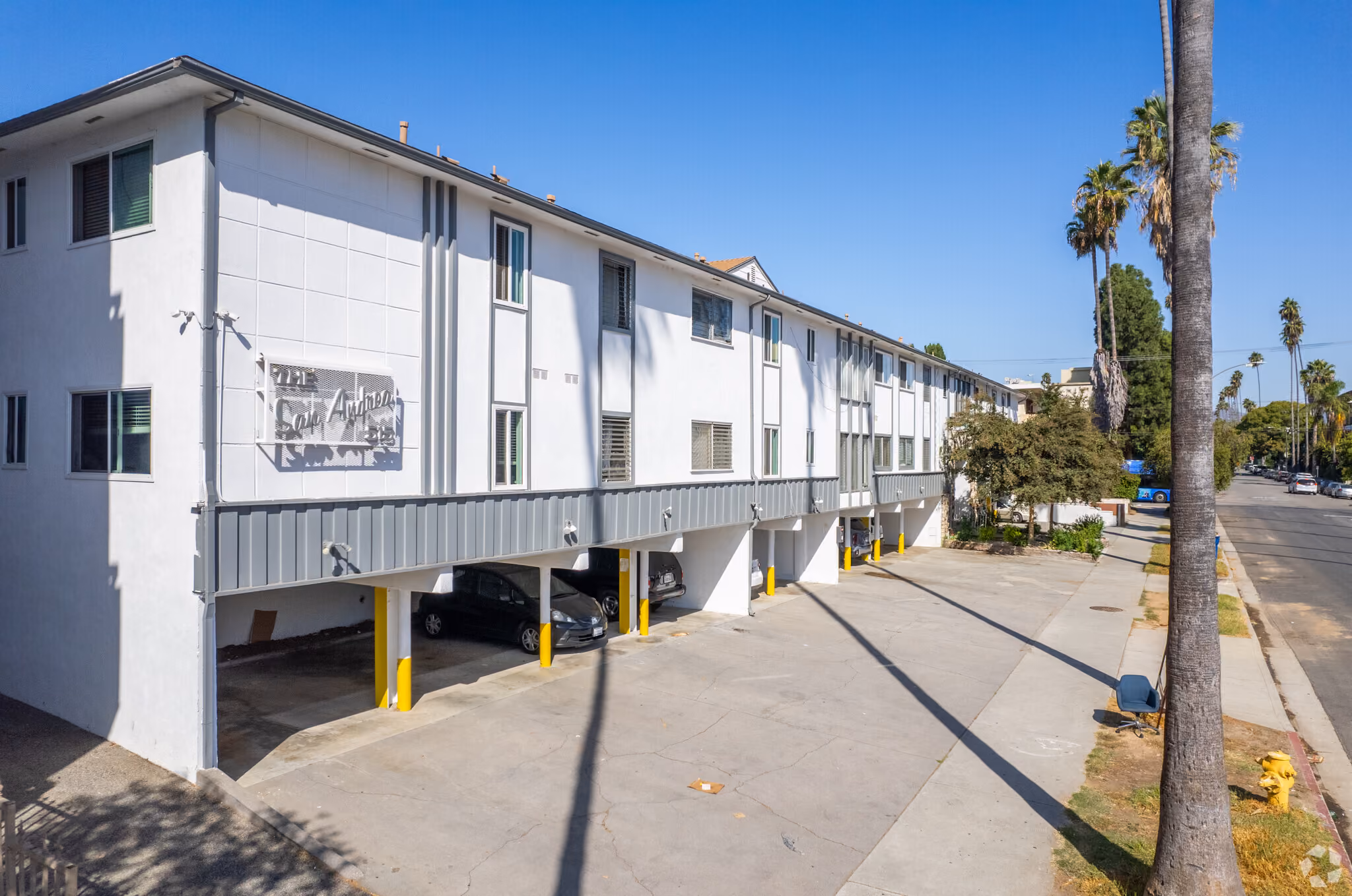 40-unit multifamily apartment building at 515 S St Andrews Pl, Los Angeles CA 90020